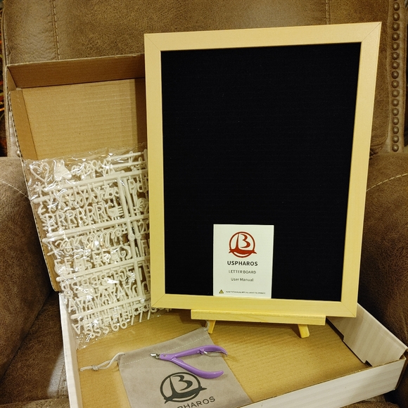 New Black Felt Letter Board 11" x 14" includes easel & 328 pieces - Picture 3 of 8